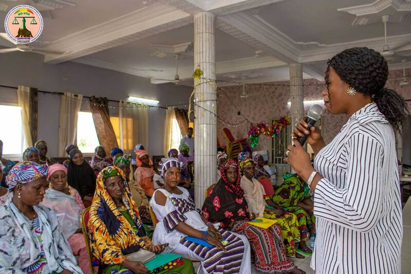 Former une femme, transformer une communauté : l'UACDDDD renforce le leadership de 96 femmes rurales